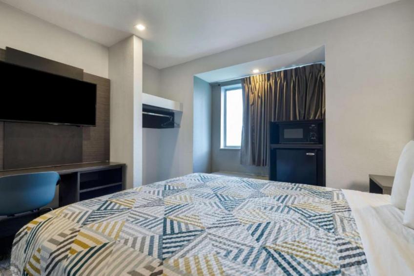 1 Queen Bed  Nsmk Micfridge - foto 10