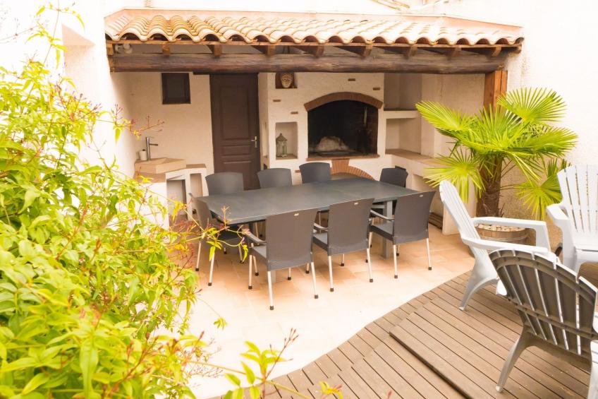 Schönes Haus in einem gemütlichen Dorf, durch das der Kanal verläuft - foto 25