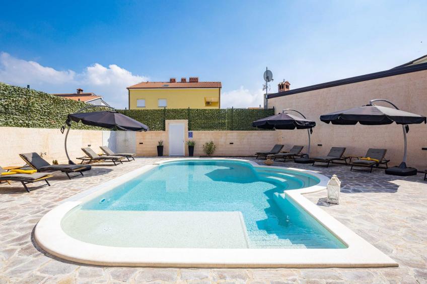 Villa Nur Amela with Pool, Jacuzzi, Darts - foto 43