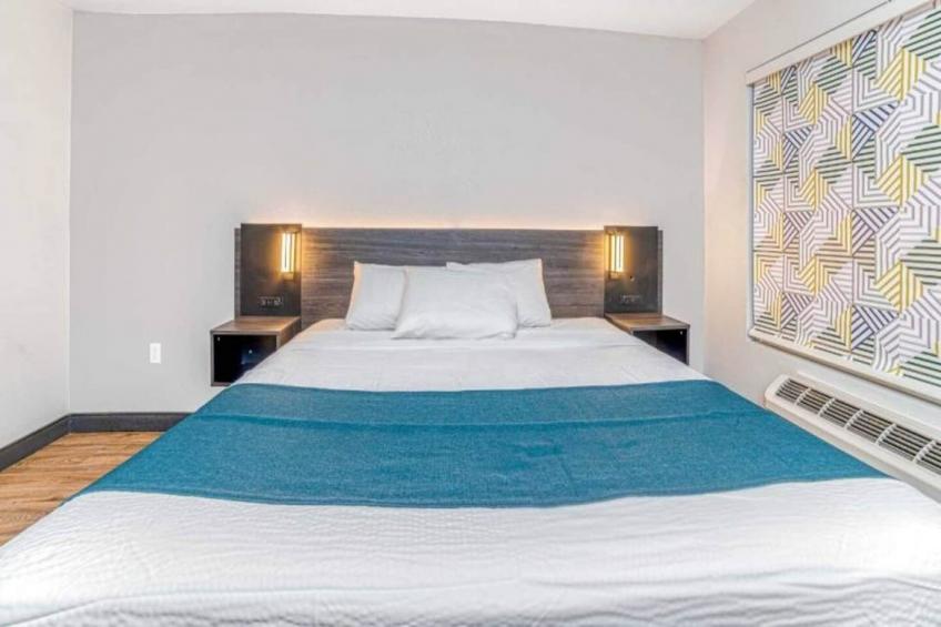 1 King Bed  Non-Smoking Micfridge - foto 12