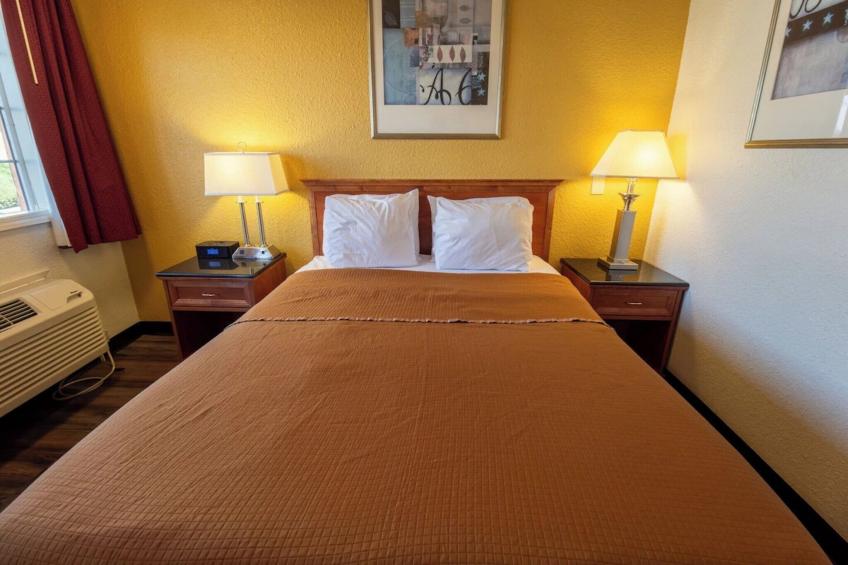King Bed Non-Smoking - foto 15