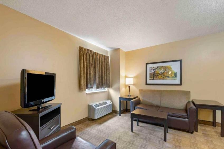 1 Queen Bed  Non-Smoking Kitchen - foto 37