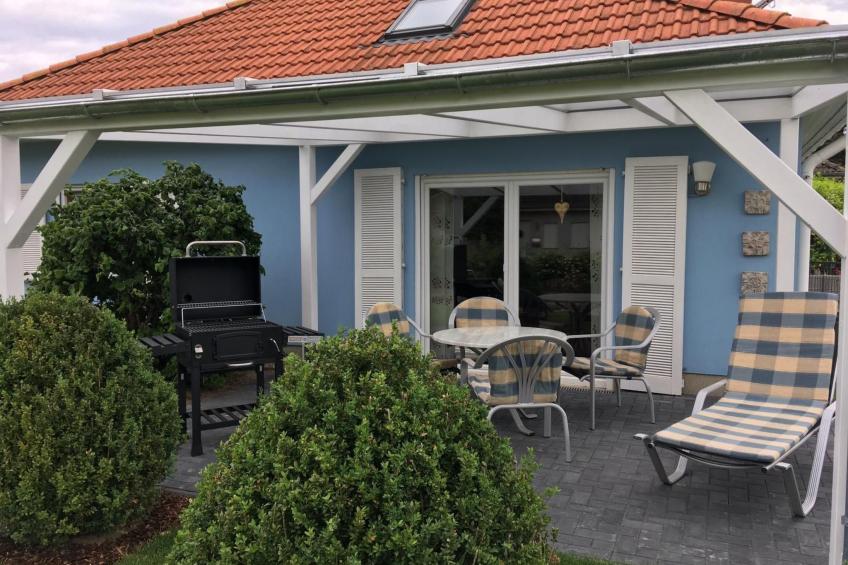 in Wischuer mit Terrasse, Grill und Garten