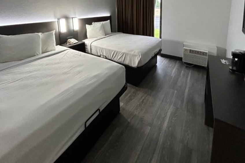 2 Queen Beds  Non-Smoking Kitchen - foto 3