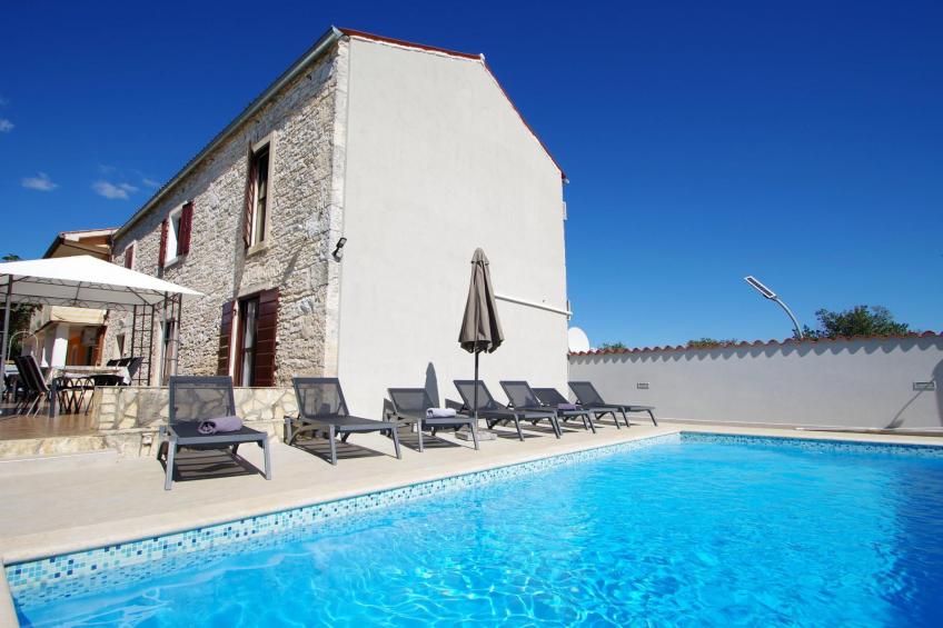 Schönes Haus mit großer grüner Umgebung, Pool - foto 41