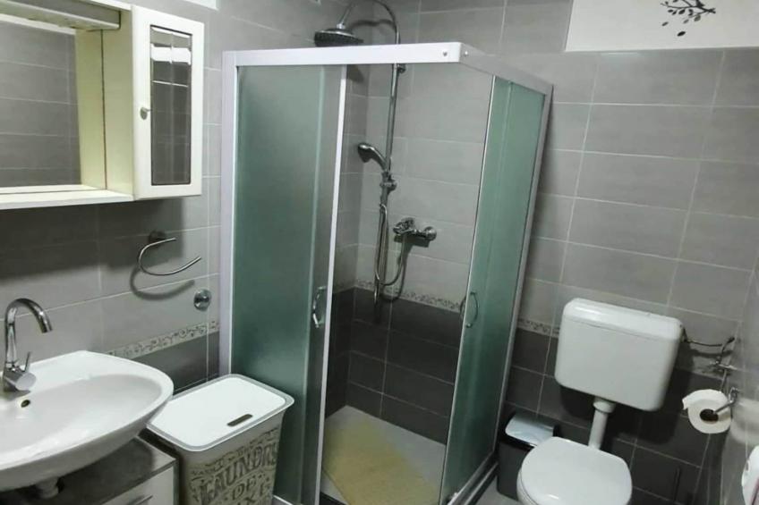 Spacious Apartment Steps from the Beach, with Private Terrace and Grill - Three Bedroom Apartment - foto 8