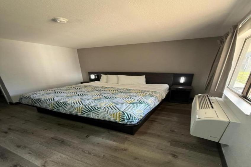 1 King Bed  Non-Smoking - foto 17