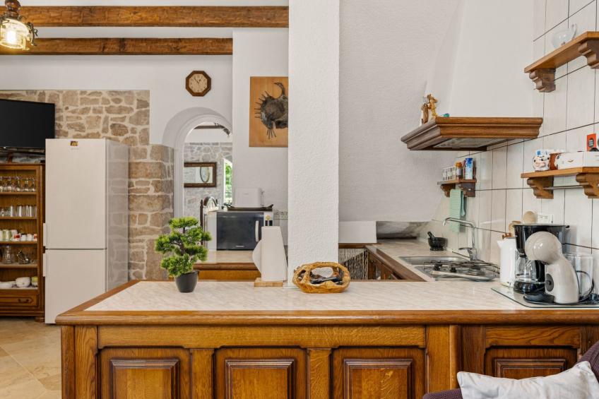 Gemütliches Ferienhaus in Ružići mit Offenem Kamin - foto 16