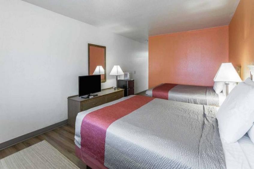 2 Queen Beds  Non-Smoking Micfridge - foto 6