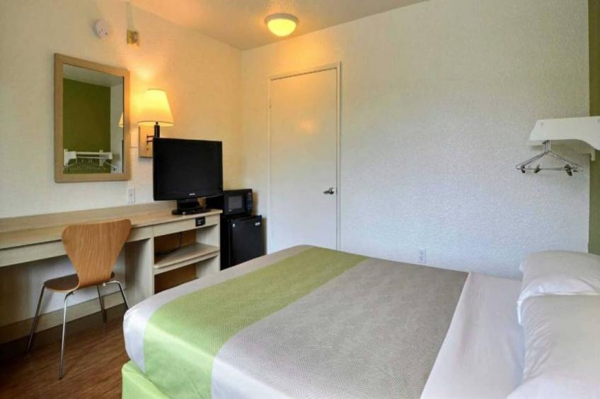 1 Full Bed  ADA/Tub - foto 10