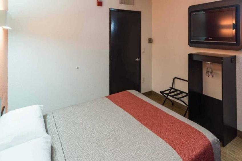 1 Full Bed  Mobility Access RI Shwr Nsmk - foto 18