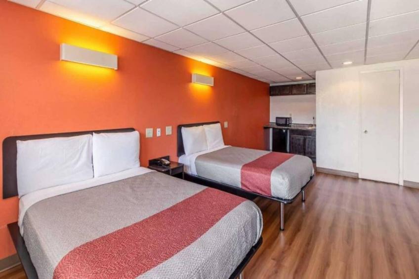 4 Full Beds  Non-Smoking Micfridge - foto 6
