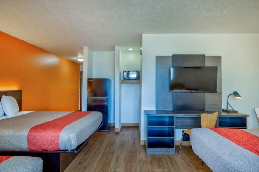 3 Queen Beds  Non-Smoking Micfridge - foto 27