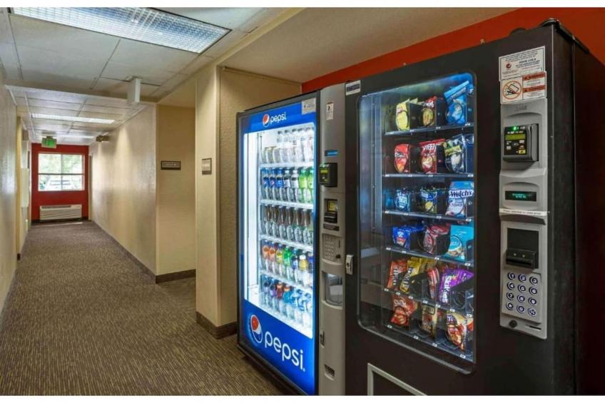 1 King Bed | Hearing Accessible, Kitchen - foto 35