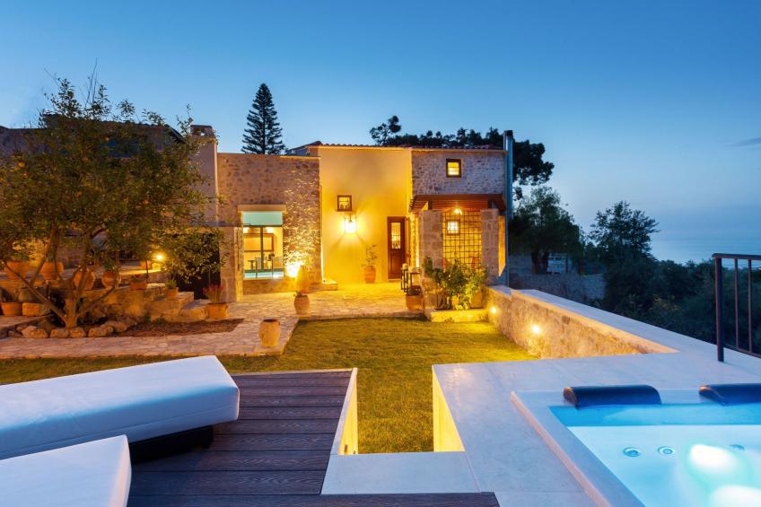 Ali Vafi's Villa - Beheizter Jacuzzi und Innenpool