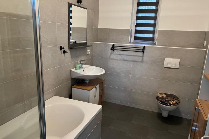 Große, möblierte Wohnung mit Garten - foto 11