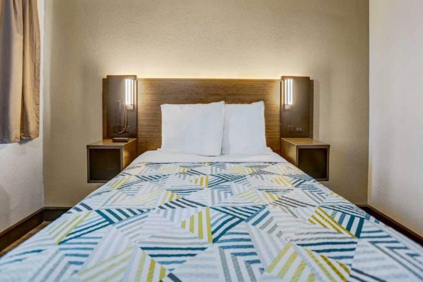 1 Full Bed  ADA/RI Shower/Deluxe - foto 19