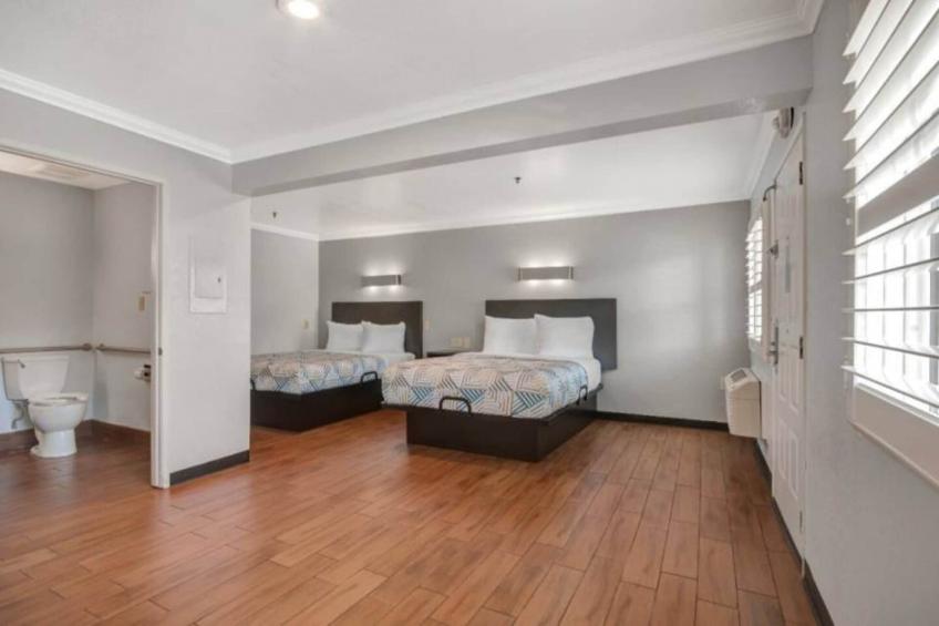2 Queen Beds  Suite Non-Smoking Kitchen - foto 9