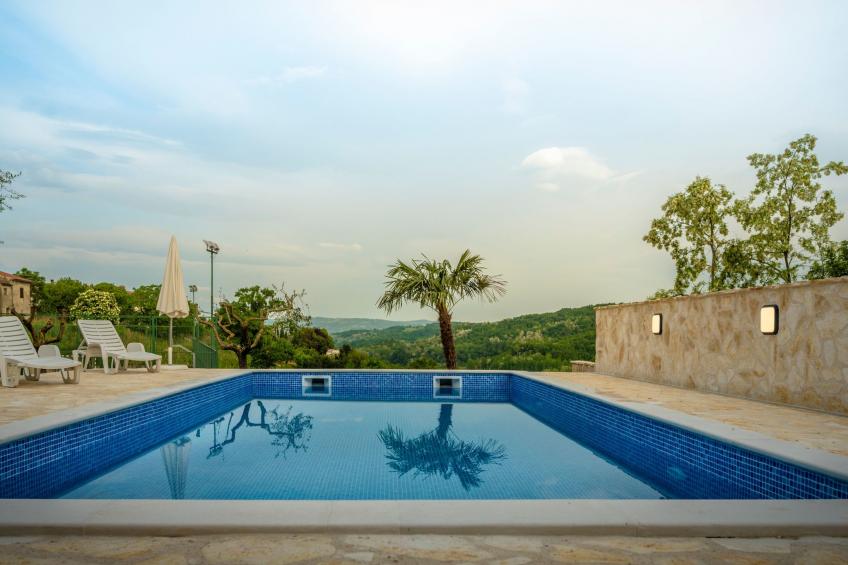 Wunderschön eingerichtete Villa mit Pool und Garten - foto 6