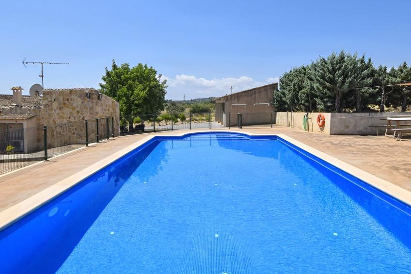 Finca mit großem eingezäunten Pool und Klimaanlage. - foto 11