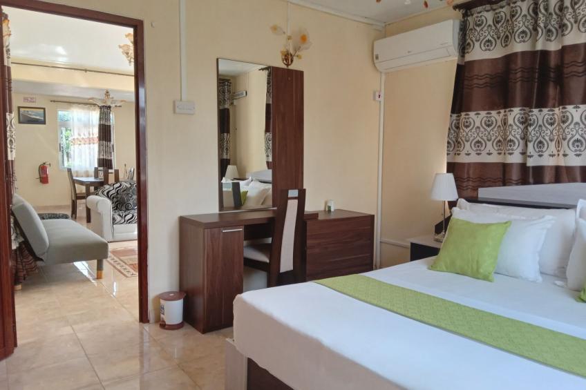 Riverside Ferienhaus 2