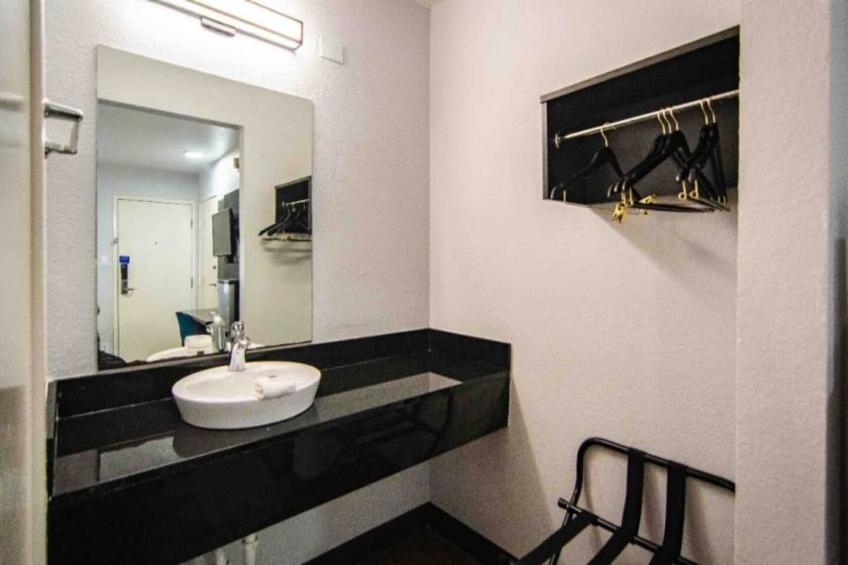 1 Queen Bed - foto 11