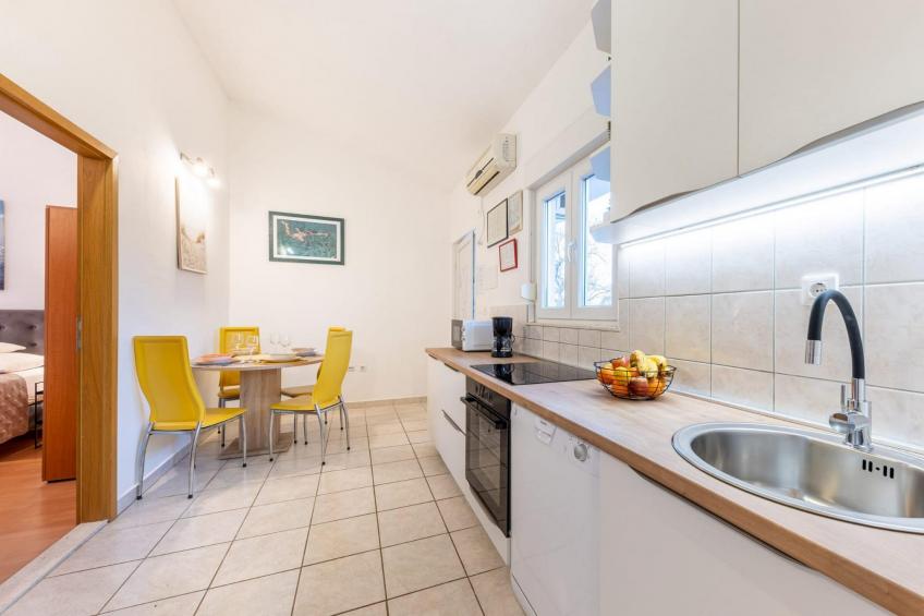 Spacious Prgomet Retreat with Private Pool, Fitness Centre, and Garden - Three Bedroom Villa - foto 6