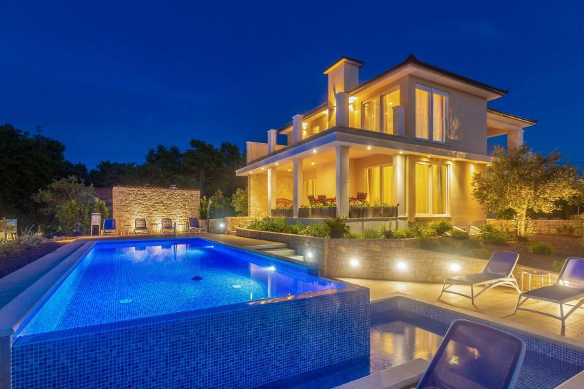 Schöne Villa in einer ruhigen Umgebung mit Pool