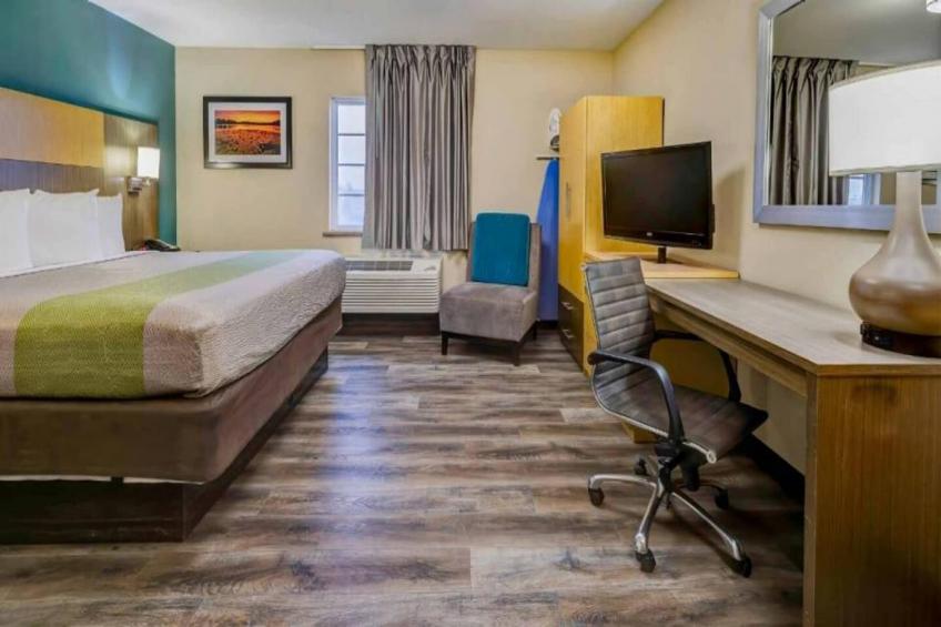 1 Queen Bed  Non-Smoking Kitchen - foto 13