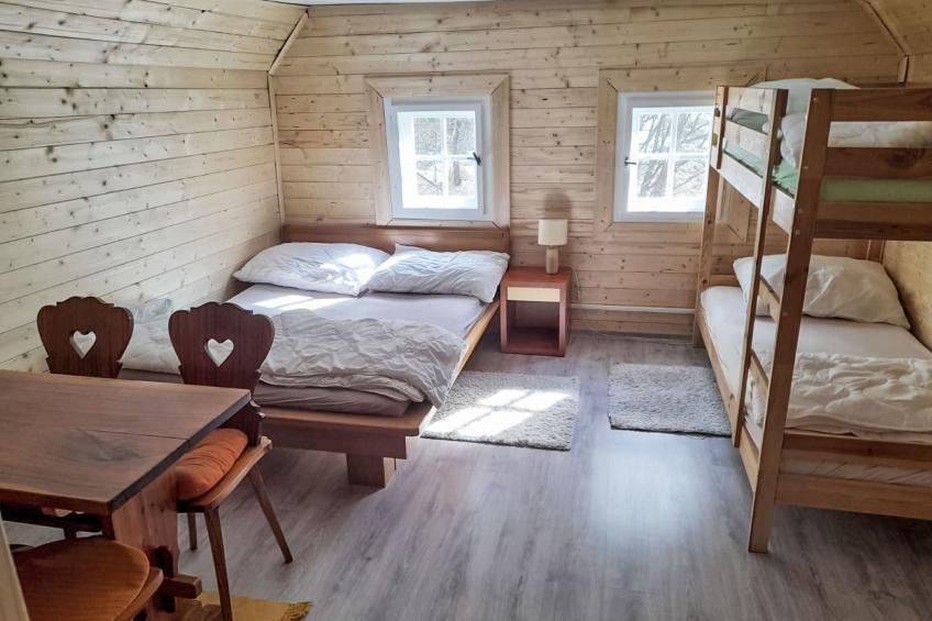 Roubenka u potoka - foto 8