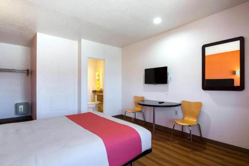 1 Queen Bed  Non-Smoking - foto 7