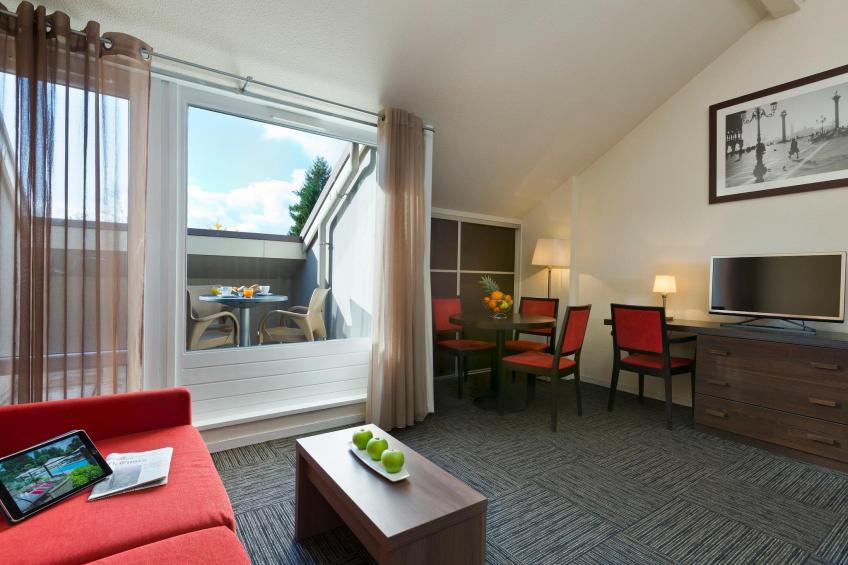 1-Bedroom Apartment park/pool view - LA RESERVE - foto 8