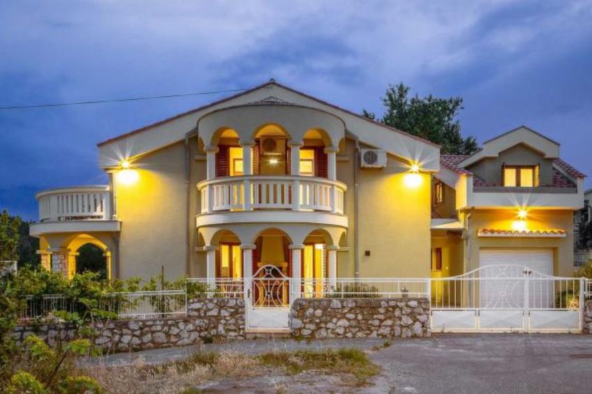 Charming Villa Rea, 8+2 with heated pool - foto 58