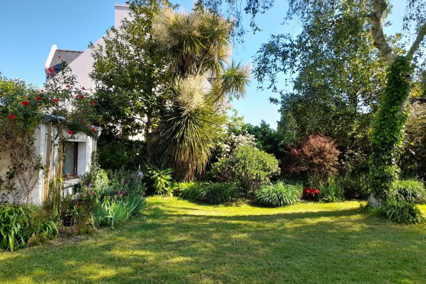 Großes Familienhaus mit schön angelegtem Garten - foto 28