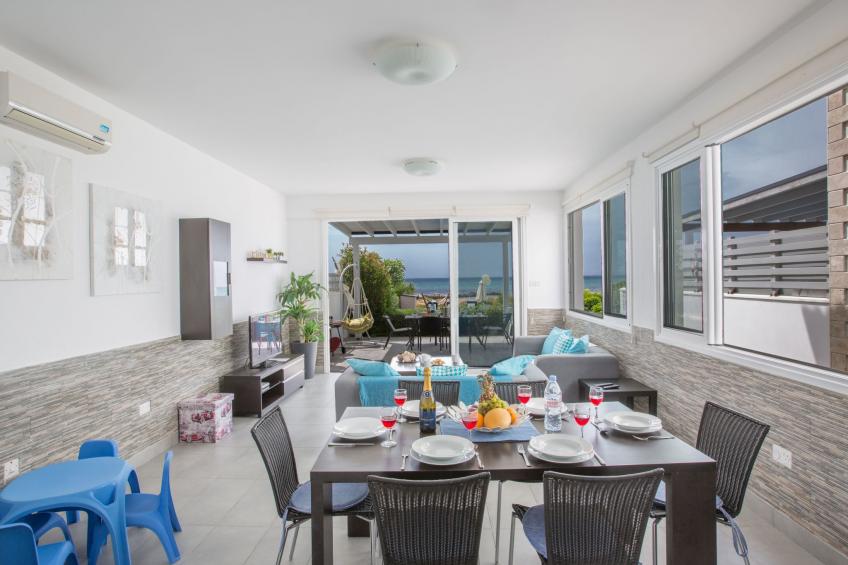 Moderne, geräumige Villa am Strand mit Pool - foto 14