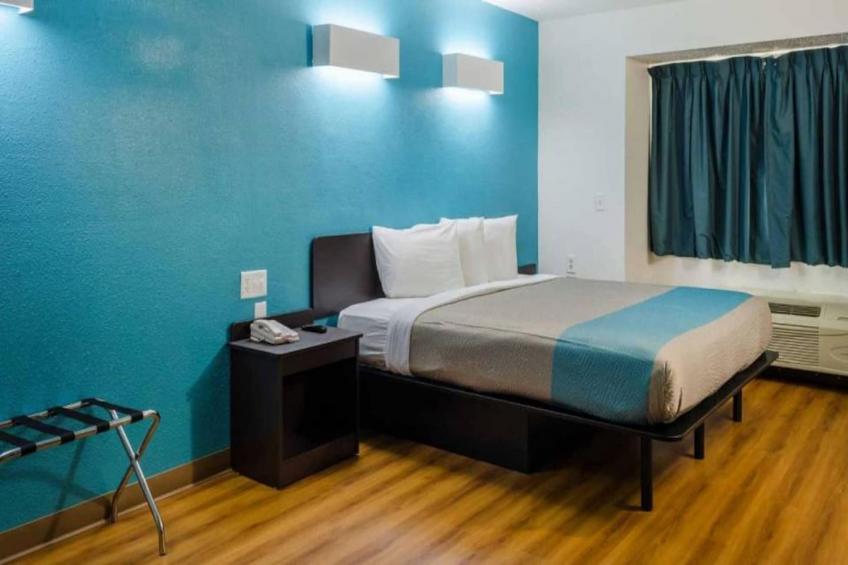1 King Bed  Non-Smoking Micfridge - foto 11