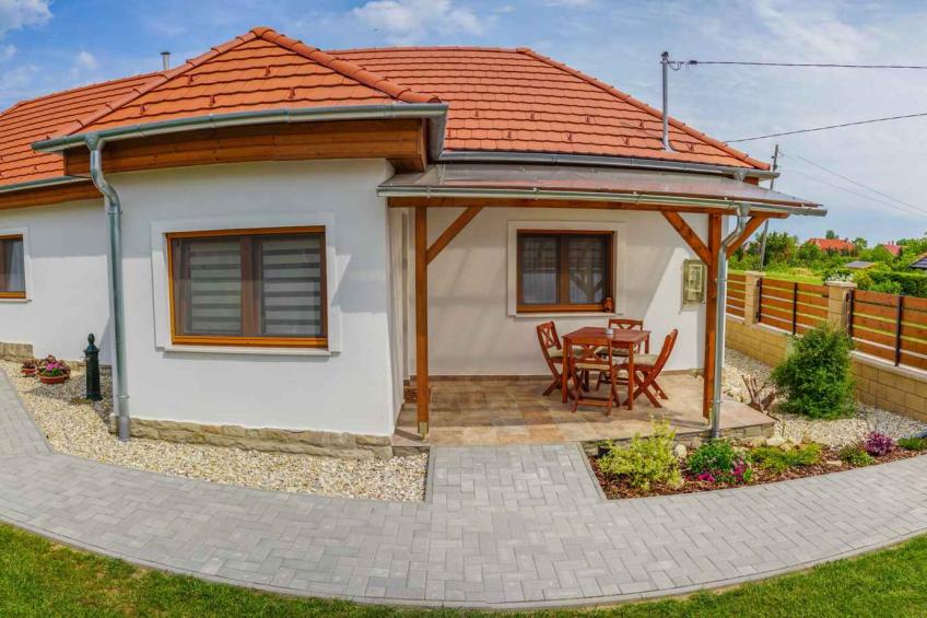 Holiday home with garden and terrace - BF-KR2CF
