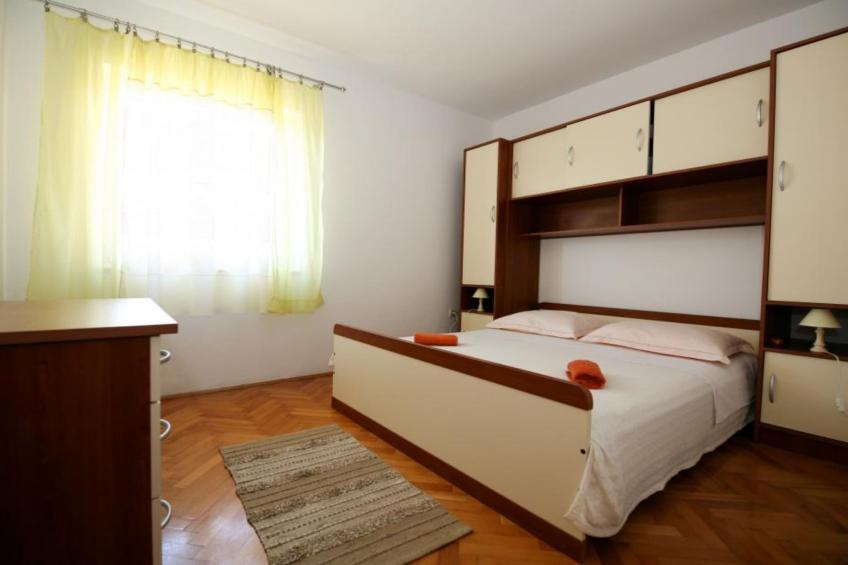 Spacious Beachfront Apartment Ciovo - Four Bedroom Apartment with Sea View - foto 5