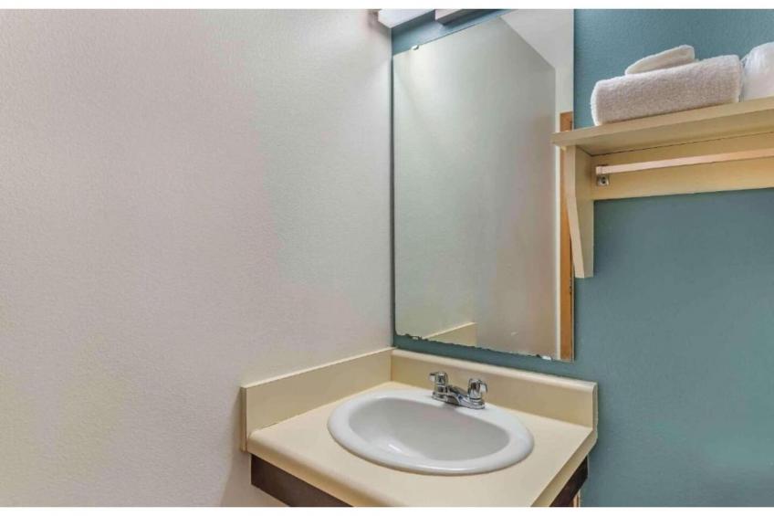 1 Queen Bed | Non-Smoking, Kitchen - foto 17