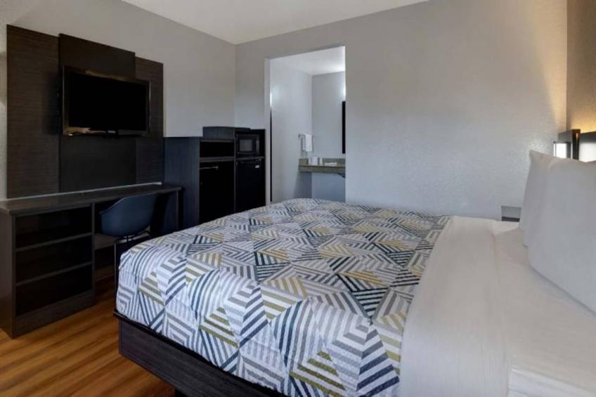 1 Queen Bed  Smoking - foto 23
