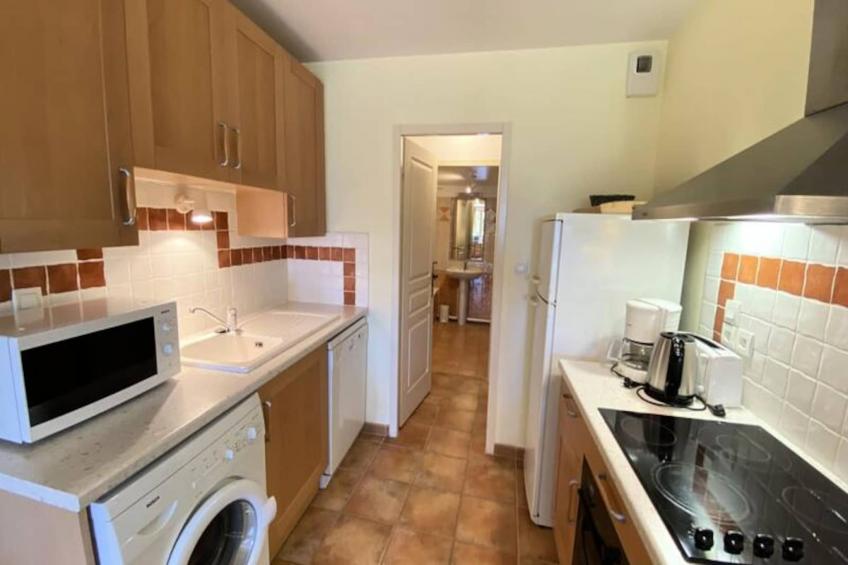 04b5 : Beau Studio Dans Un Mas Provençal - Piscine - foto 3