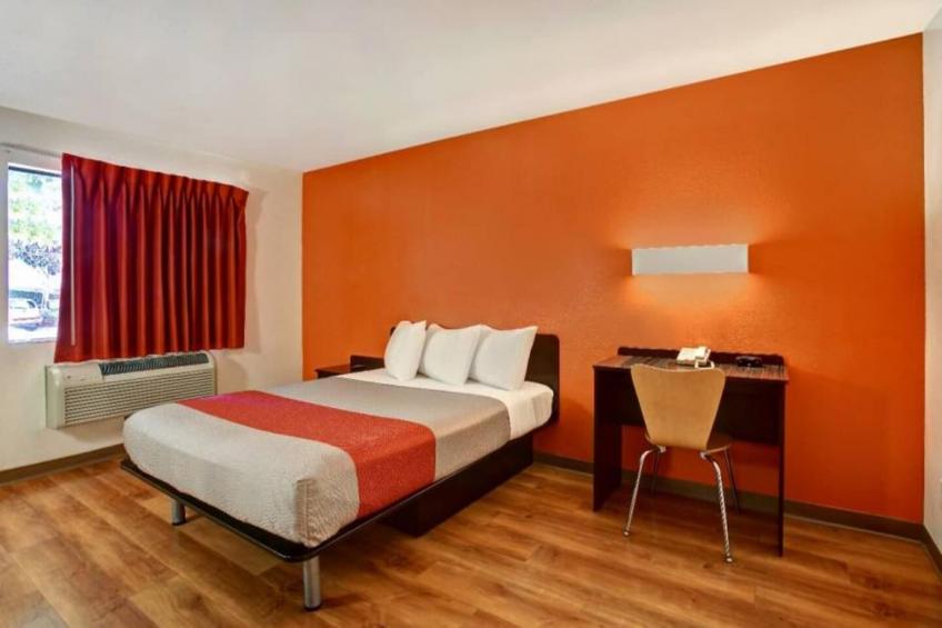 1 Queen Bed  ADA/RI Shower - foto 25