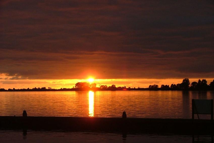 Boot "De Frijheit" mit Blick auf das Wasser - foto 21