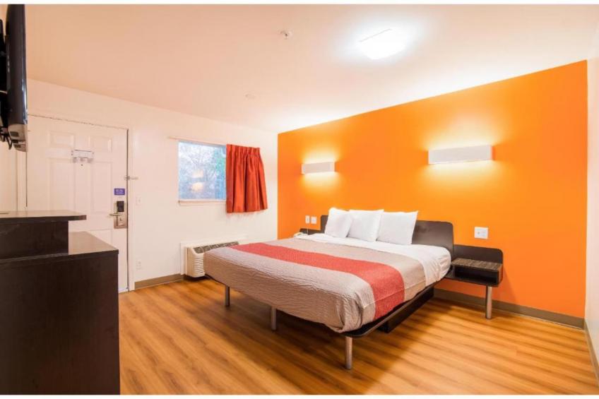 1 QUEEN BED  SMOKING KITCHEN - foto 8