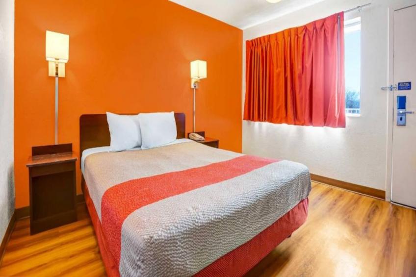 1 King Bed  Non-Smoking - foto 19