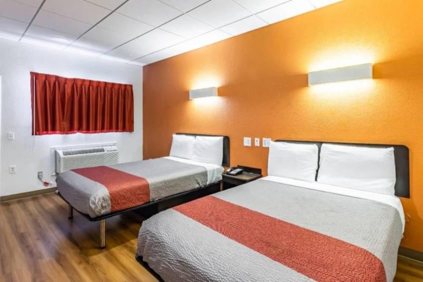 3 Full Beds  Non-Smoking - foto 15