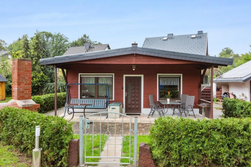 mit naturnahen Badeteich