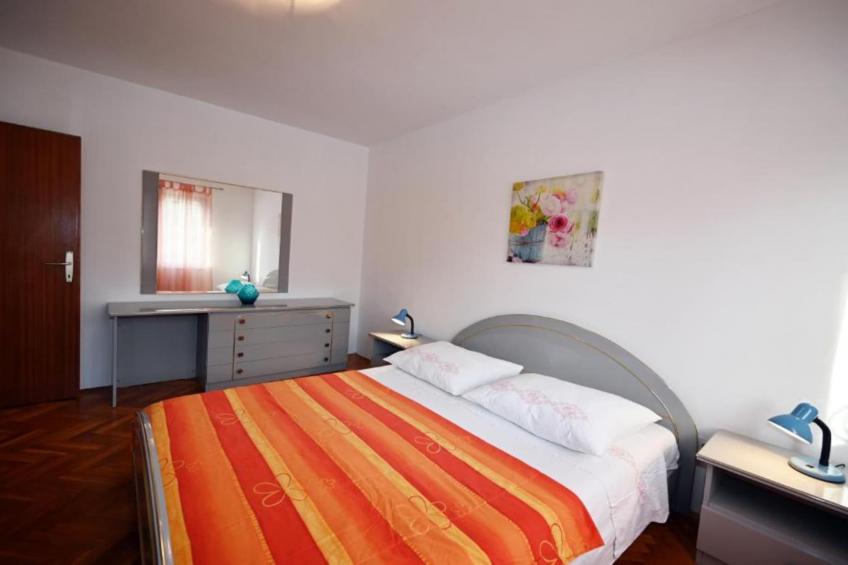 Apartments Mihovilović - 50 m from beach - Two Bedroom Apartment with Balcony and Sea View (A2) - foto 7