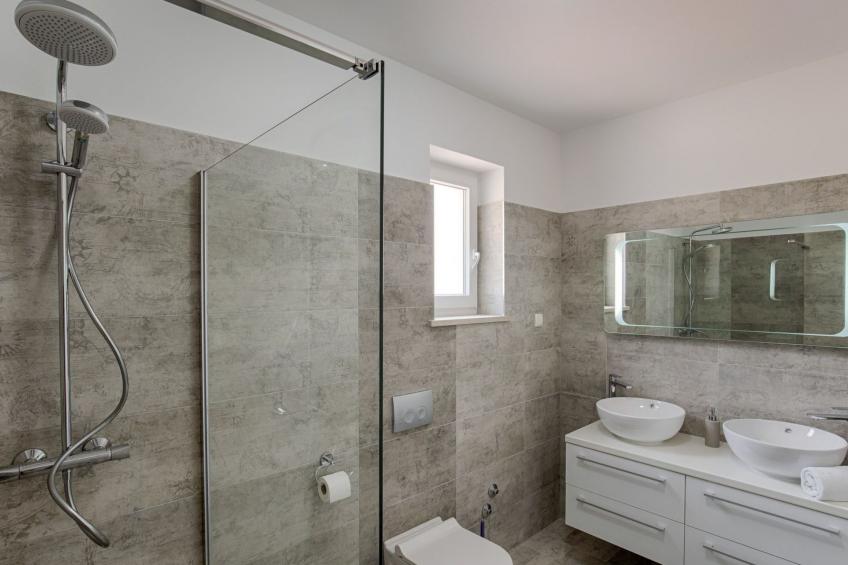 Haus in Pinezići mit privatem Pool - foto 39