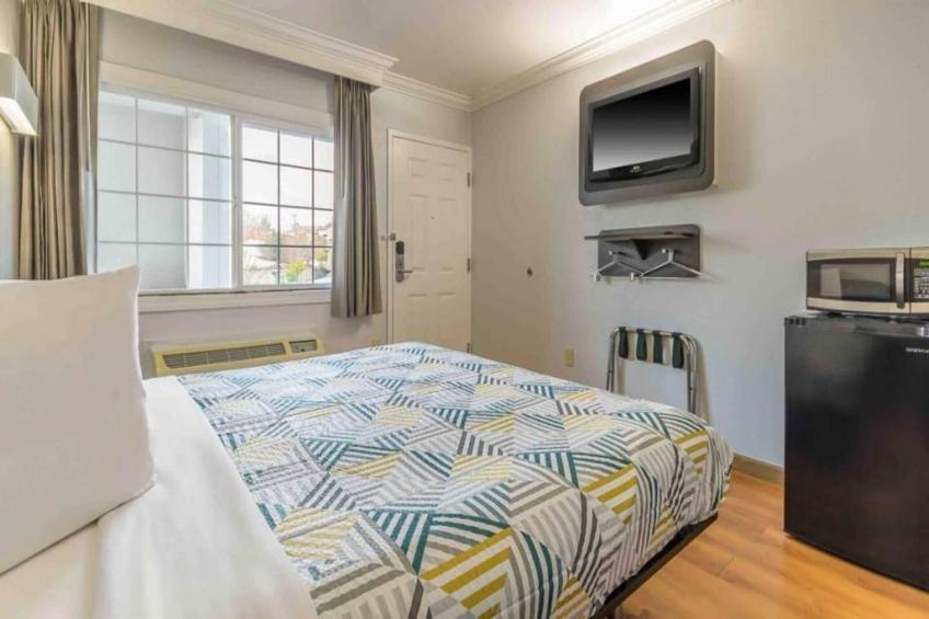 1 Full Bed  Non-Smoking Micfridge - foto 5